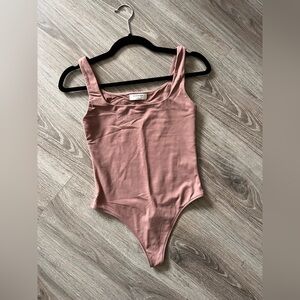 Aritzia Babaton Mauve Squareneck Bodysuit